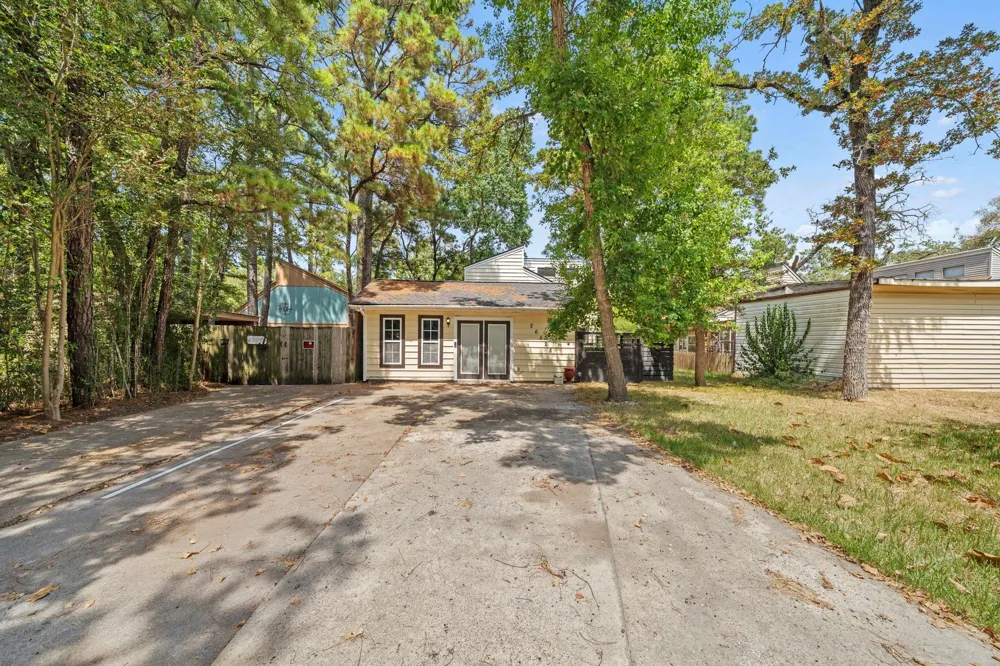 26628 Quail Court Huntsville, TX 77320