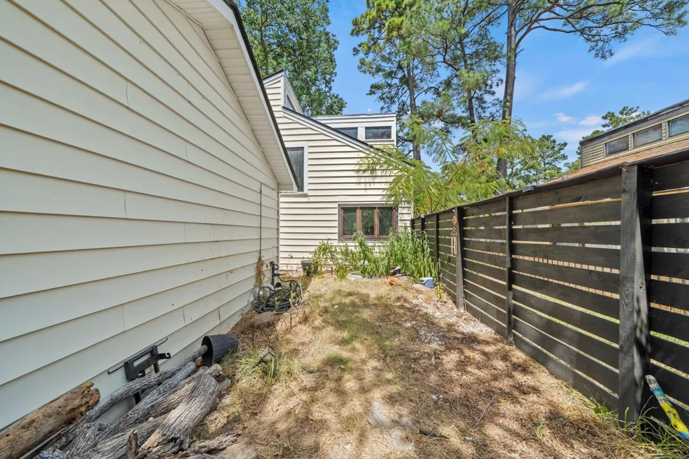 26628 Quail Court Huntsville, TX 77320