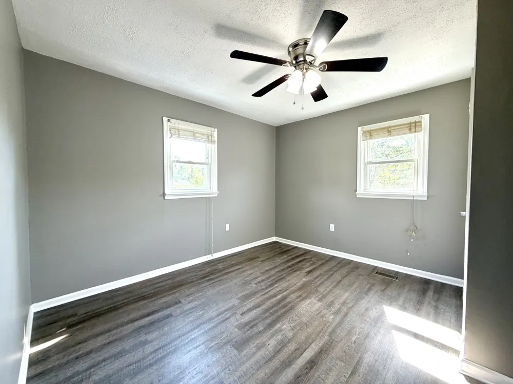1710 Cumberland Heights Rd Clarksville, TN 37040
