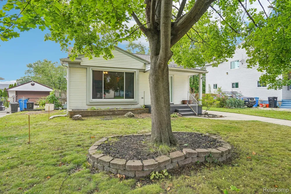 26057 Osmun Street Madison Heights City, MI 48071