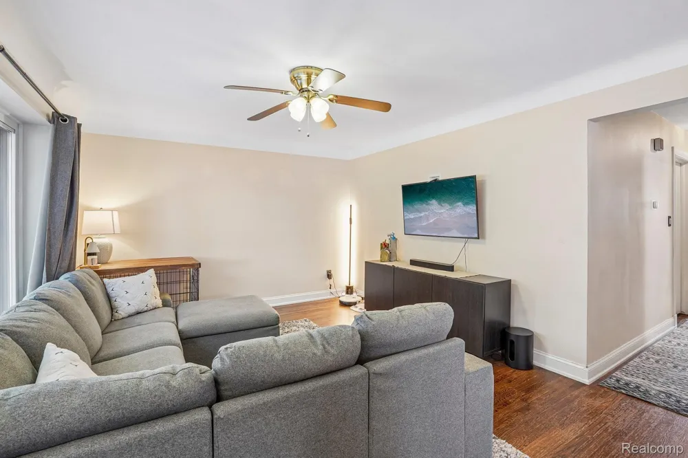 26057 Osmun Street Madison Heights City, MI 48071