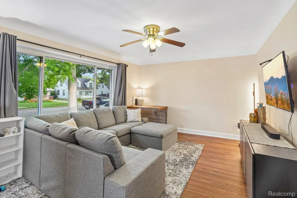 26057 Osmun Street Madison Heights City, MI 48071