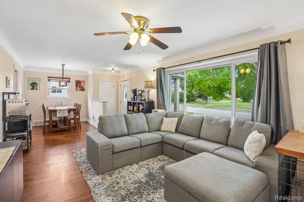 26057 Osmun Street Madison Heights City, MI 48071