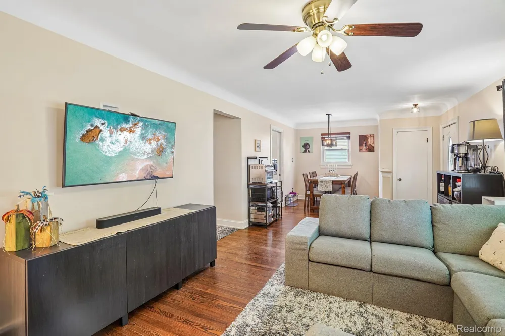 26057 Osmun Street Madison Heights City, MI 48071