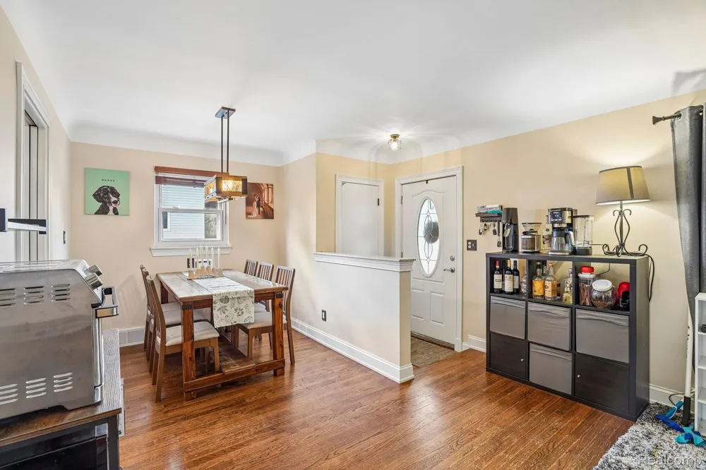26057 Osmun Street Madison Heights City, MI 48071