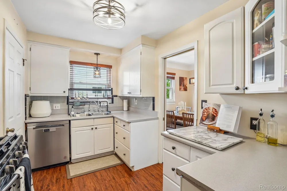 26057 Osmun Street Madison Heights City, MI 48071