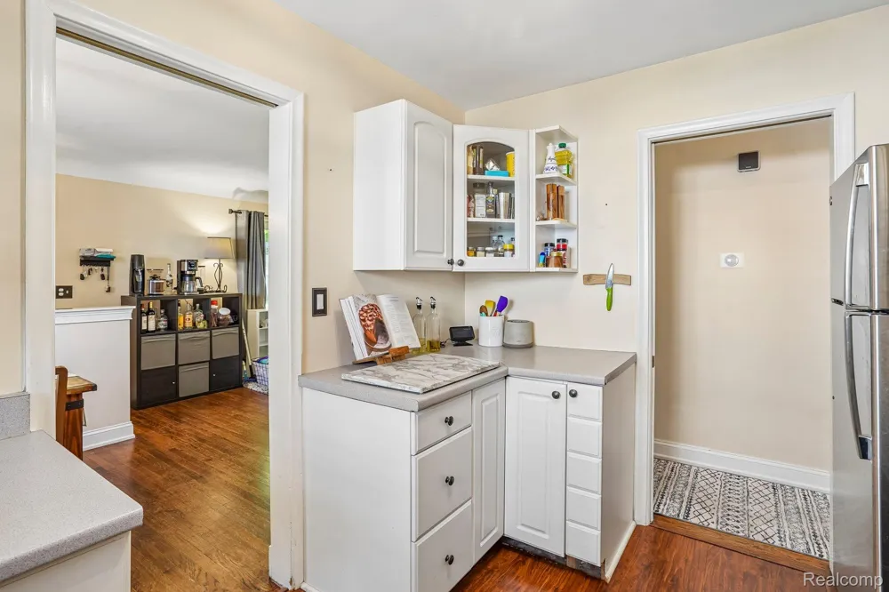 26057 Osmun Street Madison Heights City, MI 48071