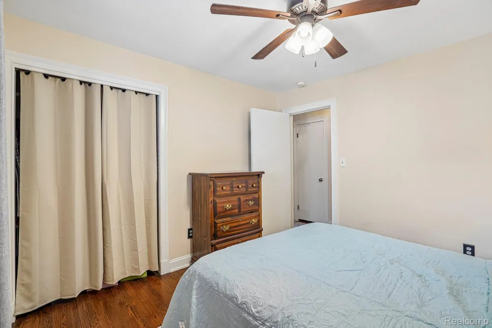 26057 Osmun Street Madison Heights City, MI 48071
