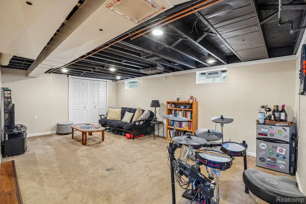26057 Osmun Street Madison Heights City, MI 48071