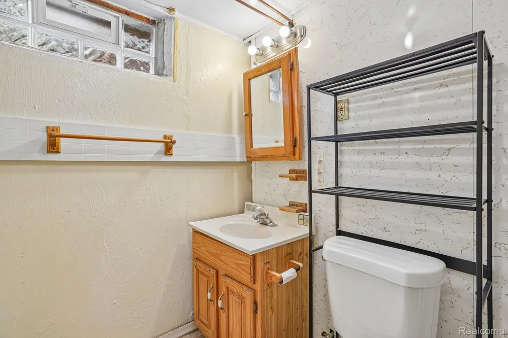26057 Osmun Street Madison Heights City, MI 48071