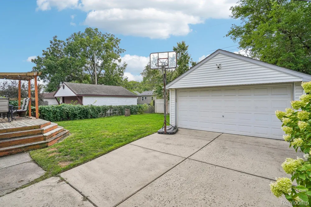 26057 Osmun Street Madison Heights City, MI 48071