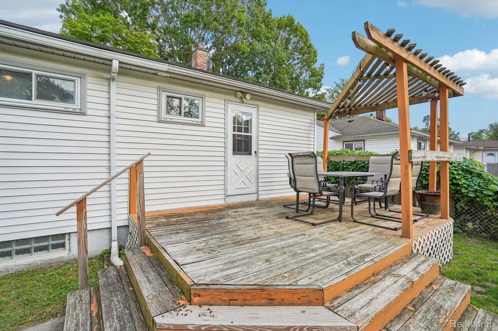 26057 Osmun Street Madison Heights City, MI 48071