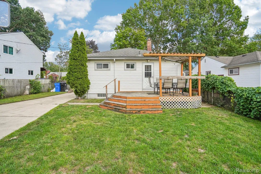 26057 Osmun Street Madison Heights City, MI 48071