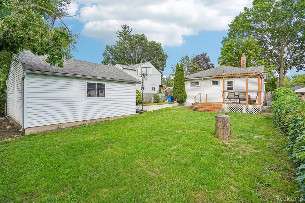 26057 Osmun Street Madison Heights City, MI 48071