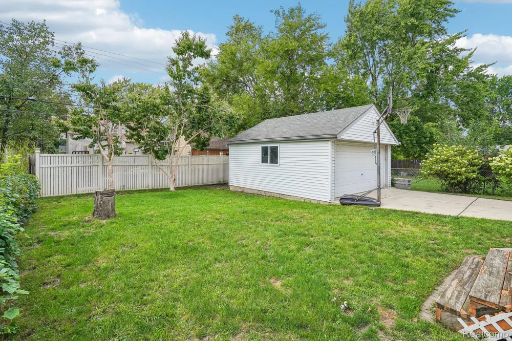 26057 Osmun Street Madison Heights City, MI 48071
