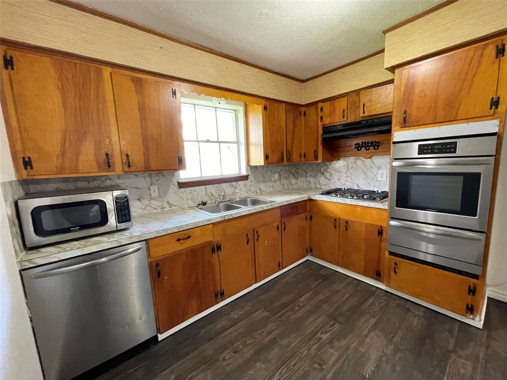 6 Avenue C Freeport, TX 77541