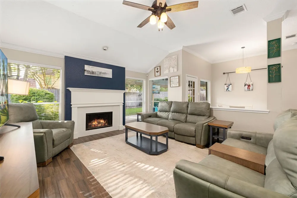 5104 Carefree Drive League City, TX 77573