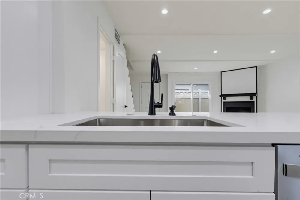 12310 Burbank #13 Los Angeles, CA 91607