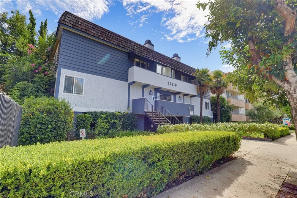 12310 Burbank #13 Los Angeles, CA 91607