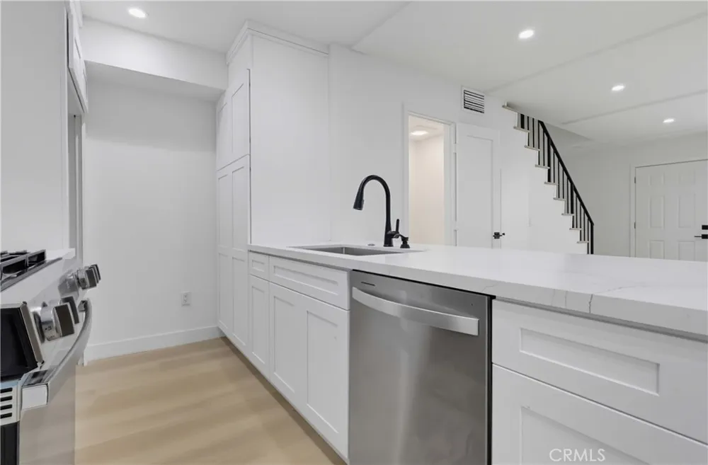 12310 Burbank #13 Los Angeles, CA 91607