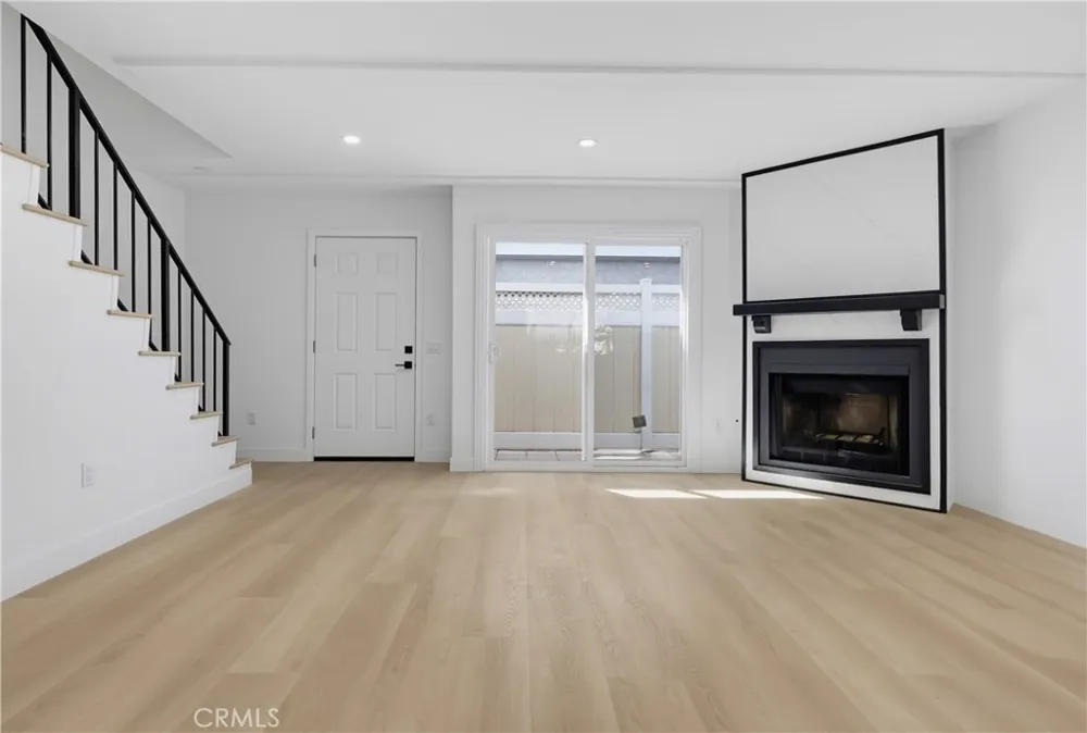 12310 Burbank #13 Los Angeles, CA 91607