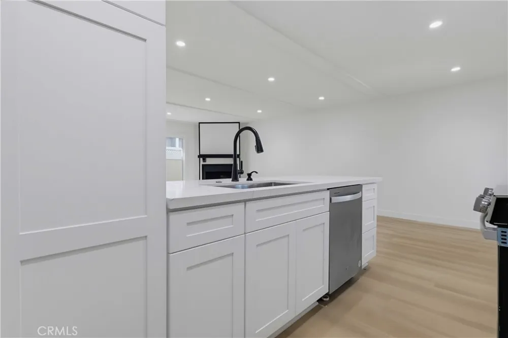12310 Burbank #13 Los Angeles, CA 91607