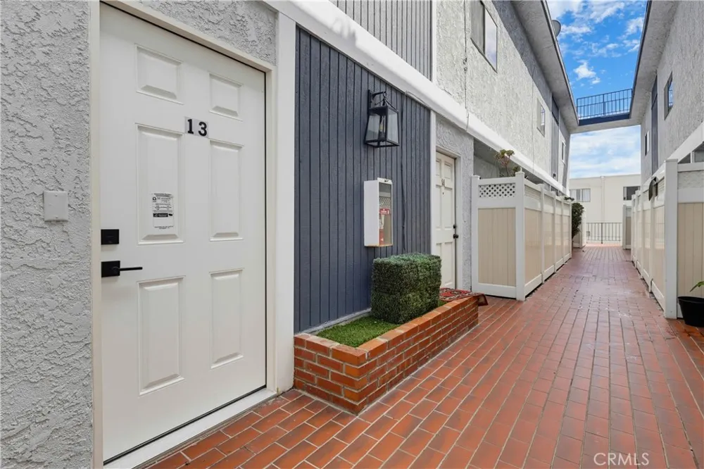 12310 Burbank #13 Los Angeles, CA 91607
