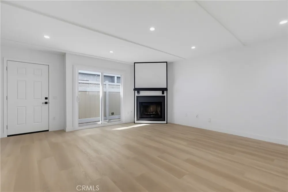 12310 Burbank #13 Los Angeles, CA 91607
