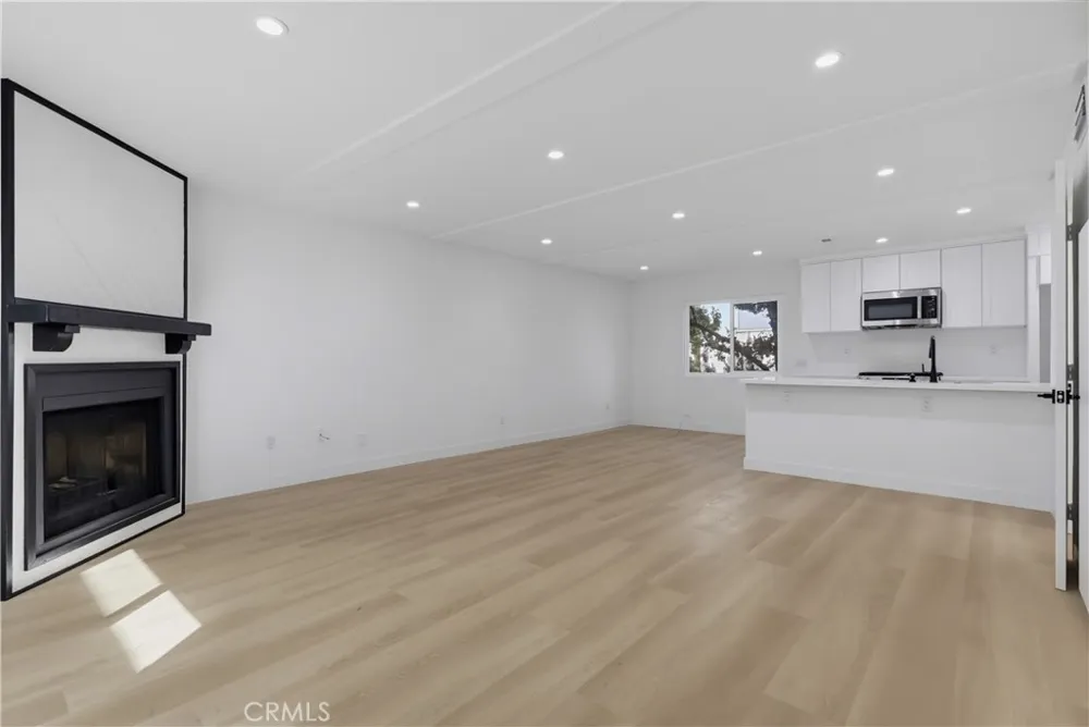 12310 Burbank #13 Los Angeles, CA 91607