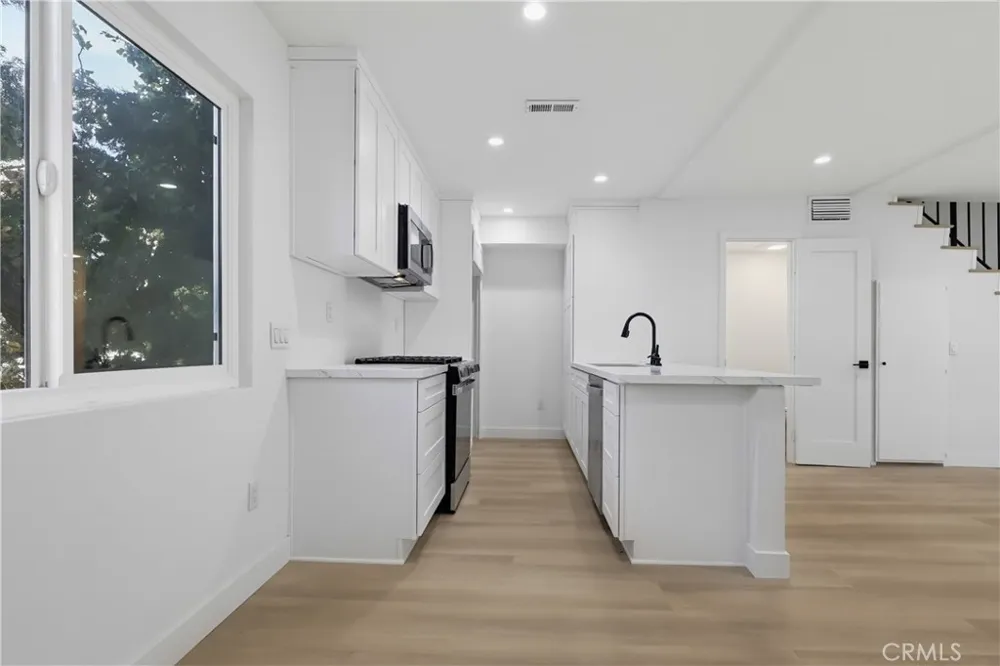 12310 Burbank #13 Los Angeles, CA 91607