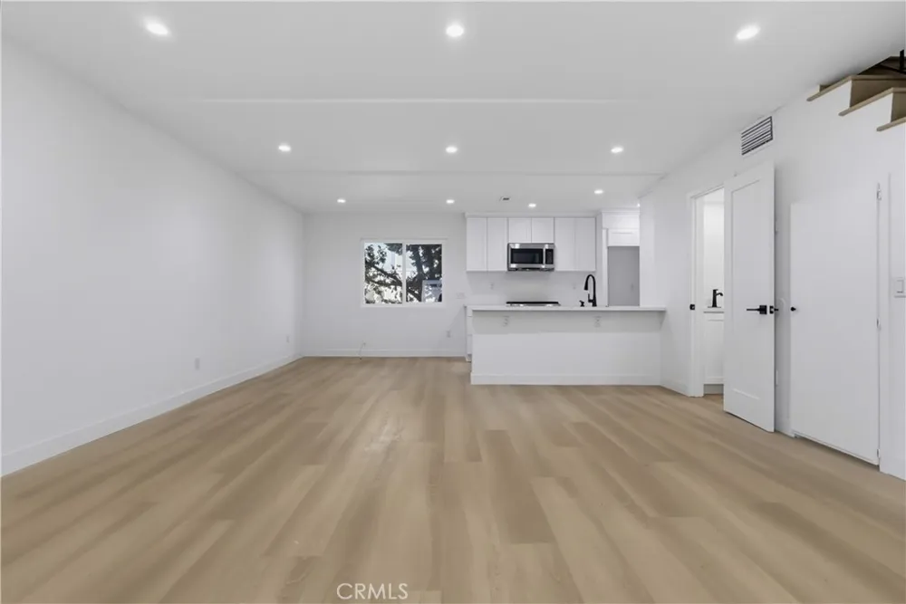 12310 Burbank #13 Los Angeles, CA 91607