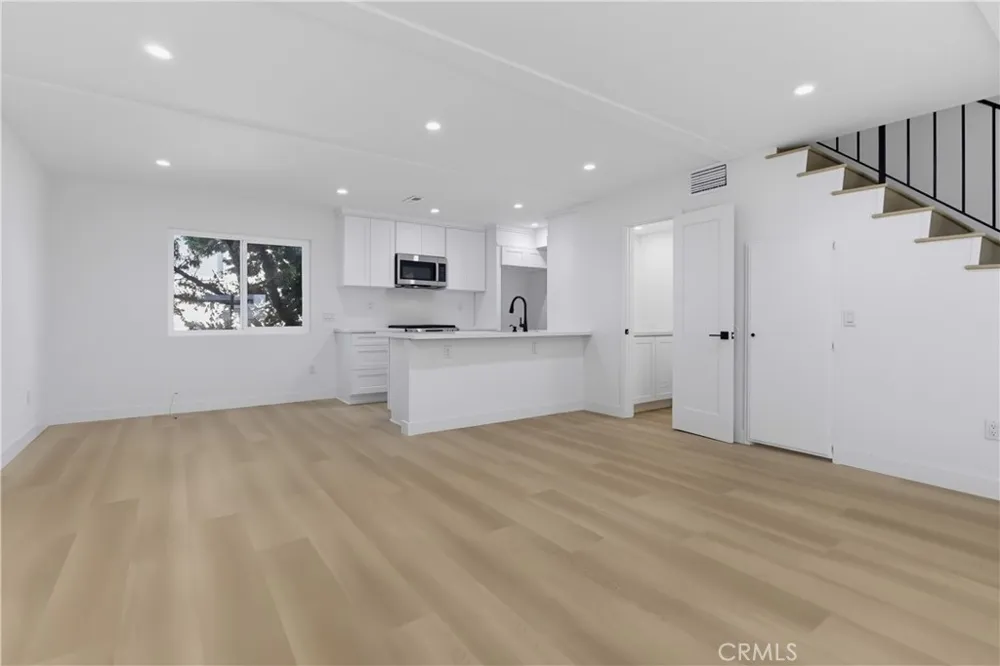 12310 Burbank #13 Los Angeles, CA 91607