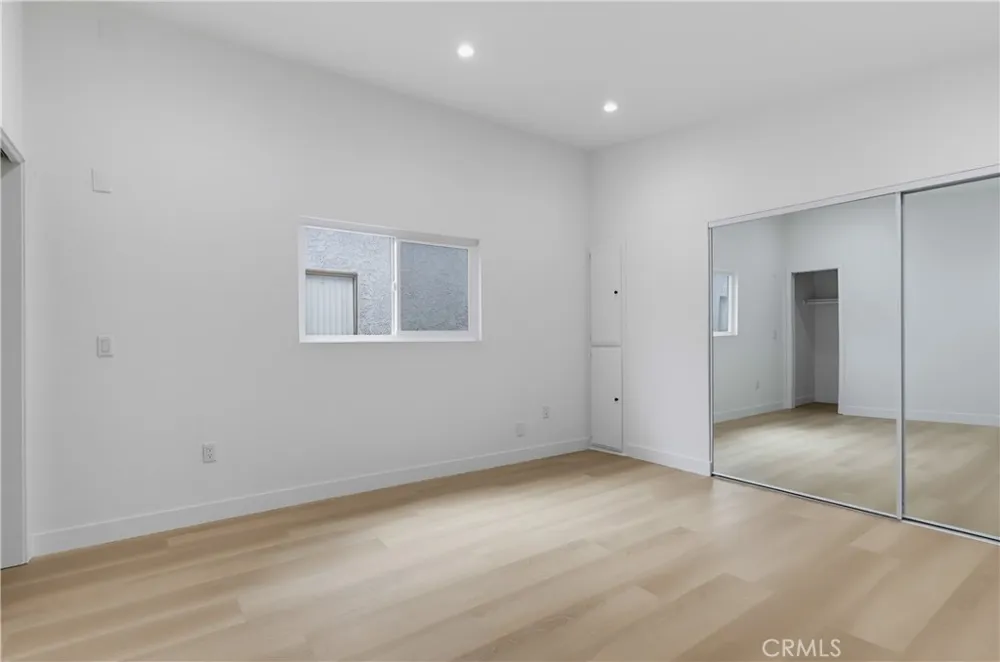 12310 Burbank #13 Los Angeles, CA 91607