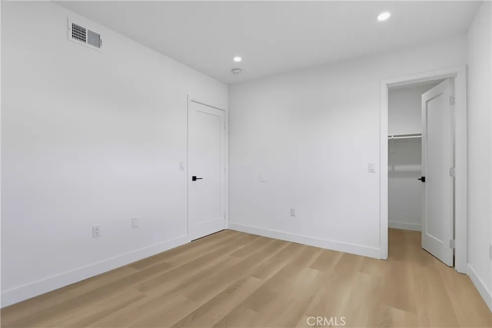 12310 Burbank #13 Los Angeles, CA 91607