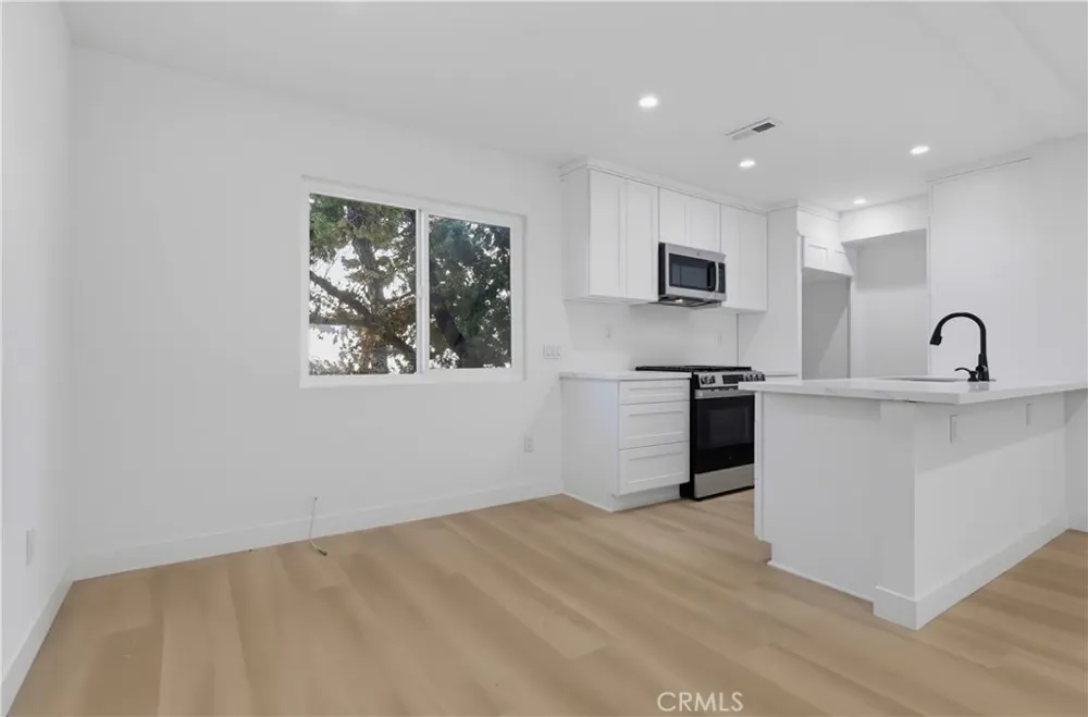 12310 Burbank #13 Los Angeles, CA 91607