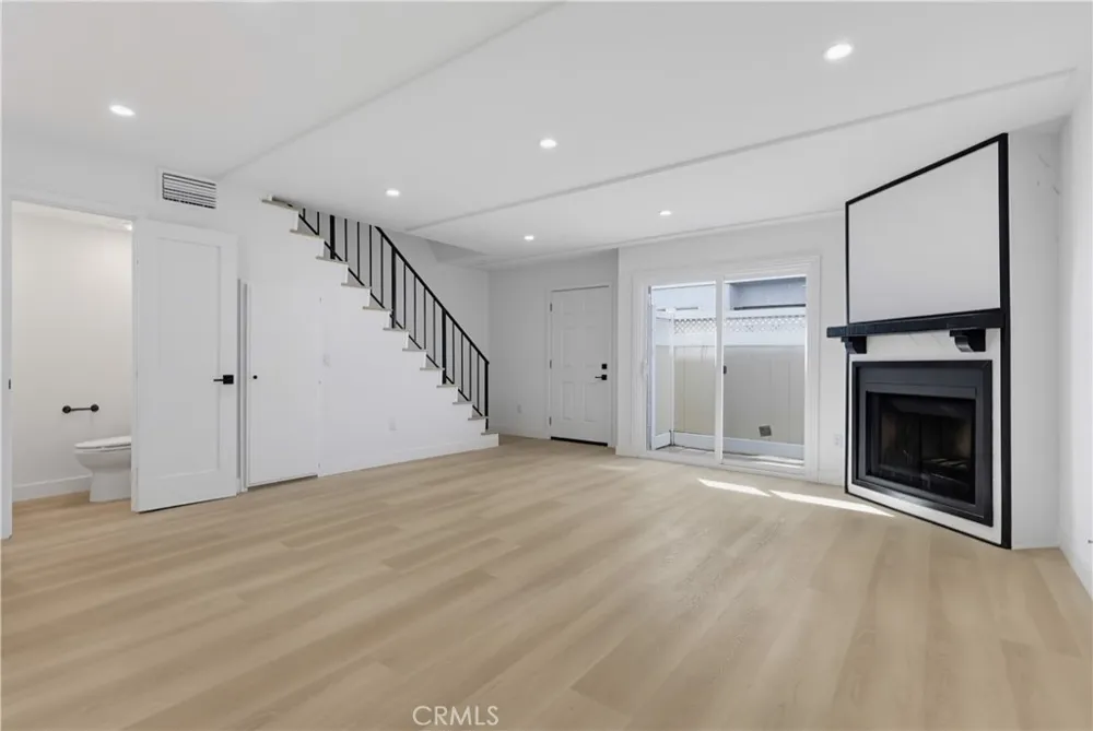 12310 Burbank #13 Los Angeles, CA 91607