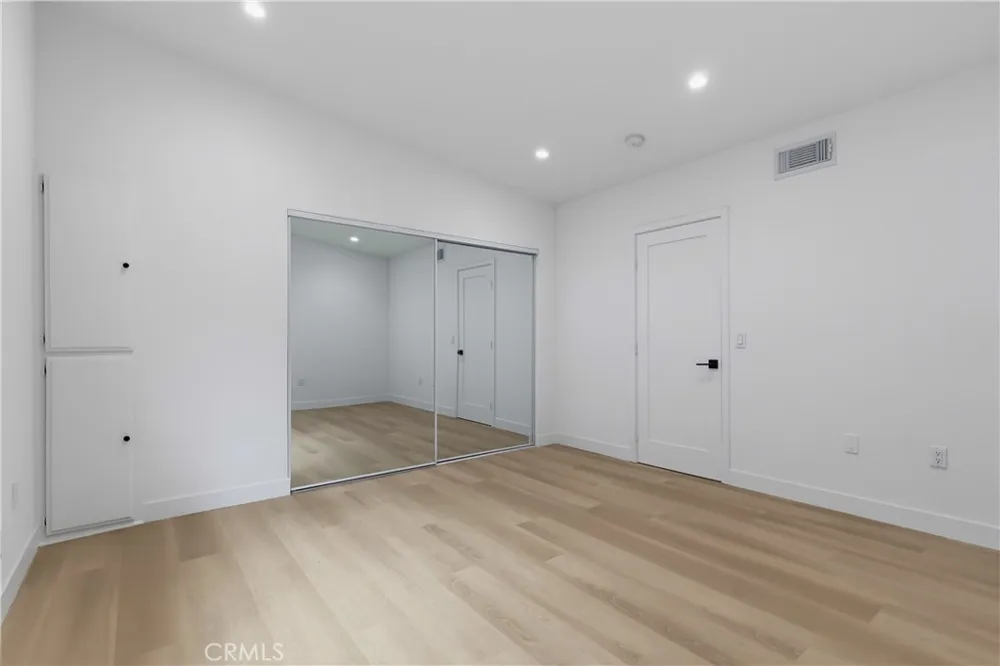 12310 Burbank #13 Los Angeles, CA 91607