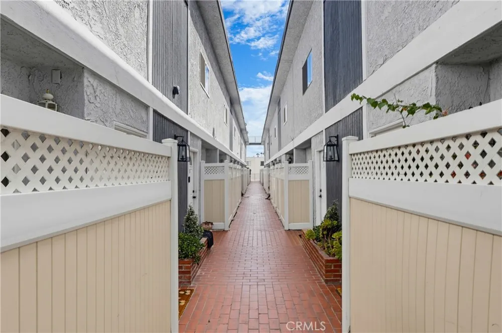 12310 Burbank #13 Los Angeles, CA 91607