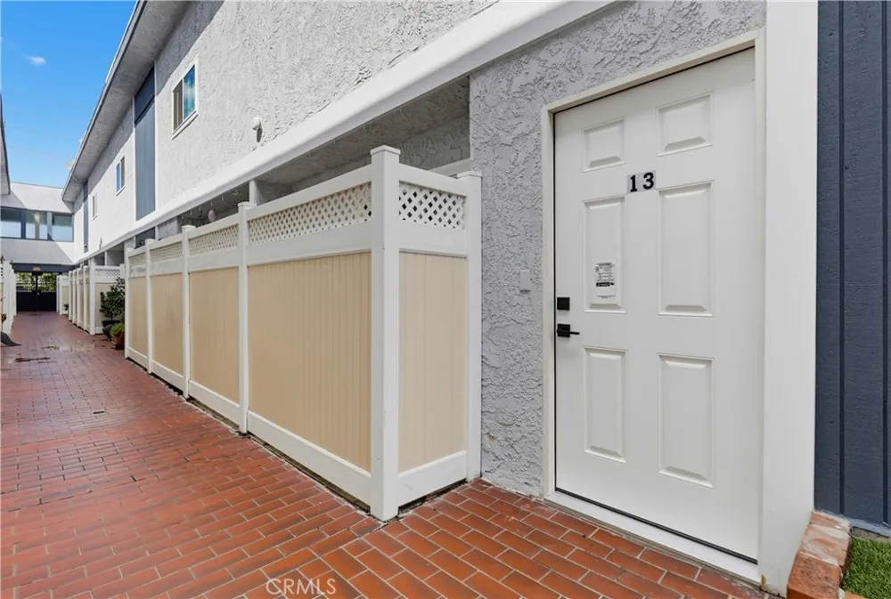 12310 Burbank #13 Los Angeles, CA 91607