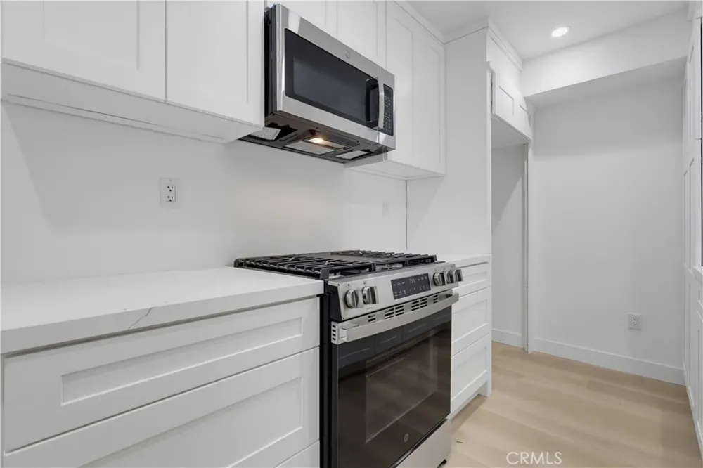 12310 Burbank #13 Los Angeles, CA 91607