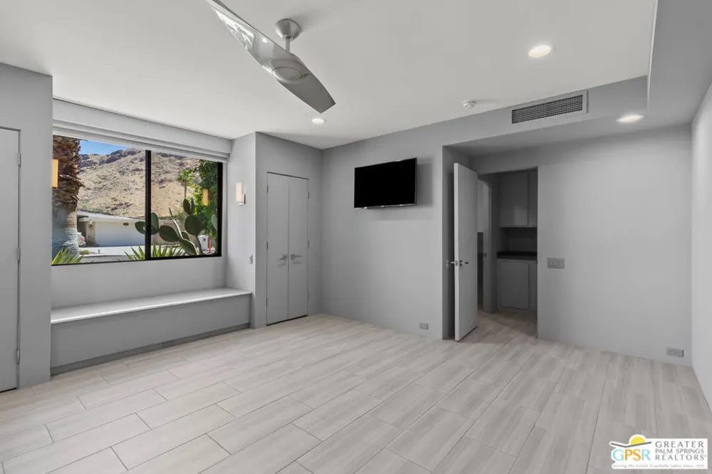 2493 S Madrona Drive Palm Springs, CA 92264