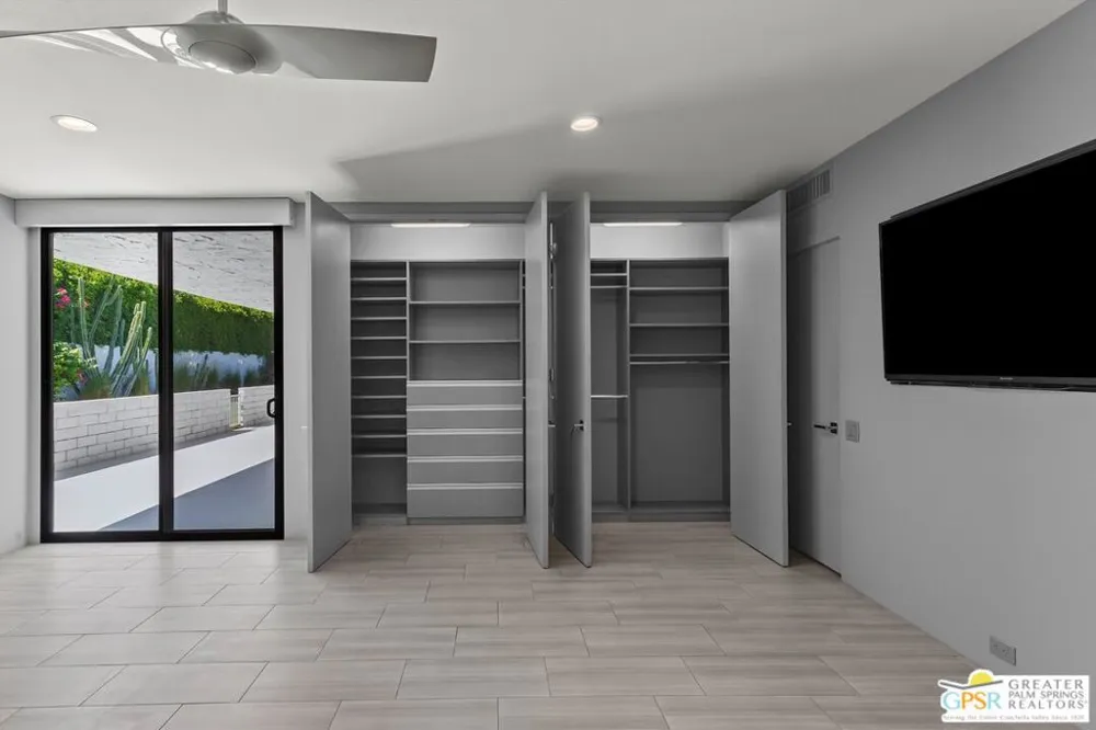 2493 S Madrona Drive Palm Springs, CA 92264