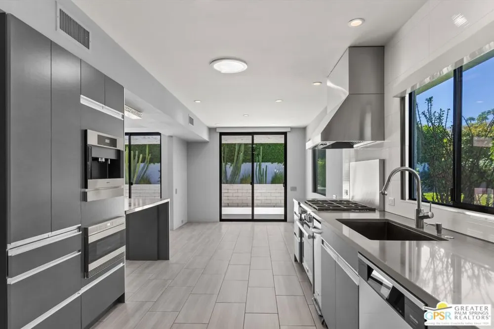 2493 S Madrona Drive Palm Springs, CA 92264