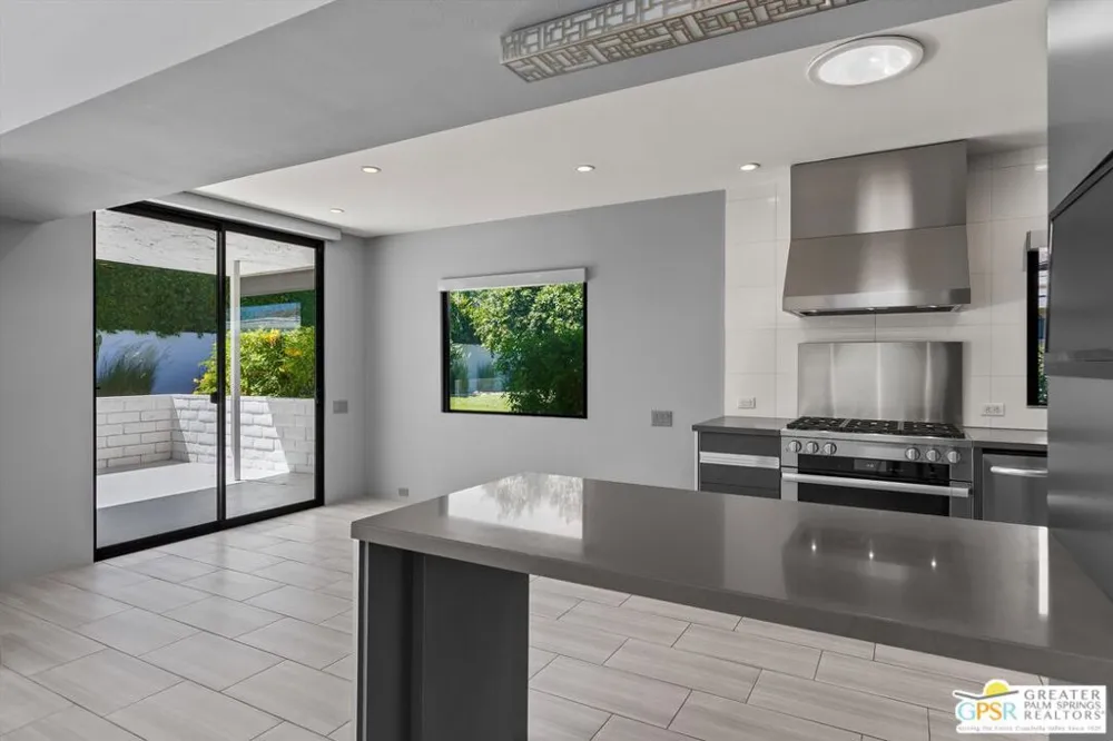 2493 S Madrona Drive Palm Springs, CA 92264