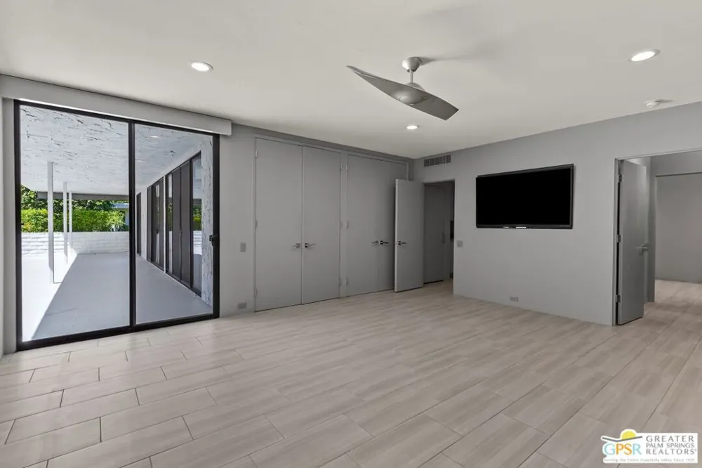 2493 S Madrona Drive Palm Springs, CA 92264