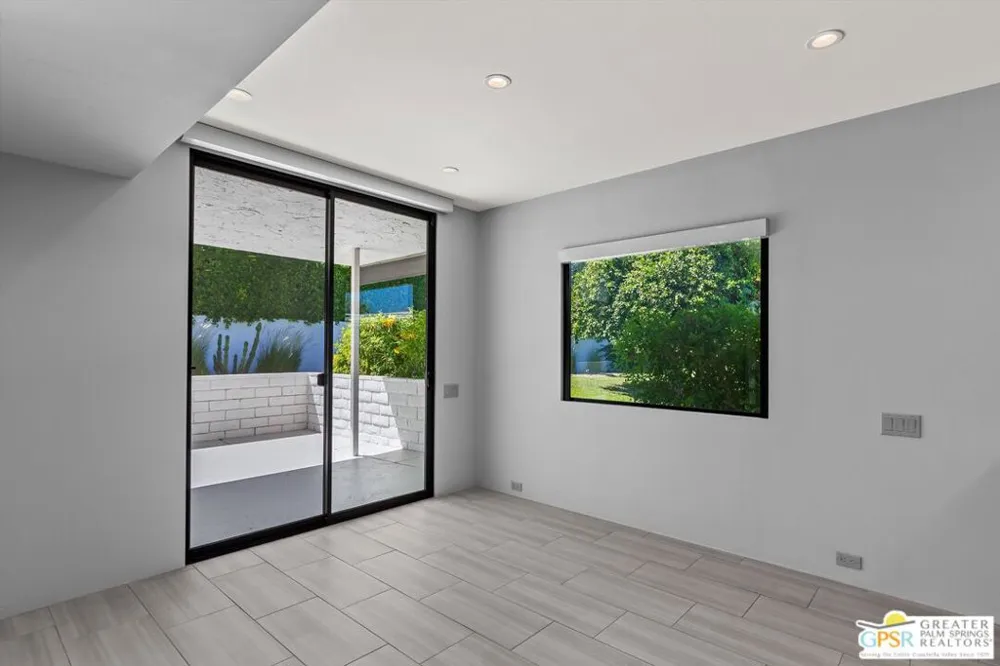 2493 S Madrona Drive Palm Springs, CA 92264