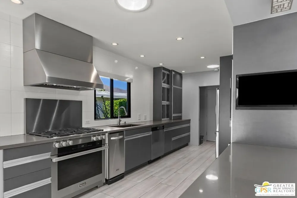 2493 S Madrona Drive Palm Springs, CA 92264