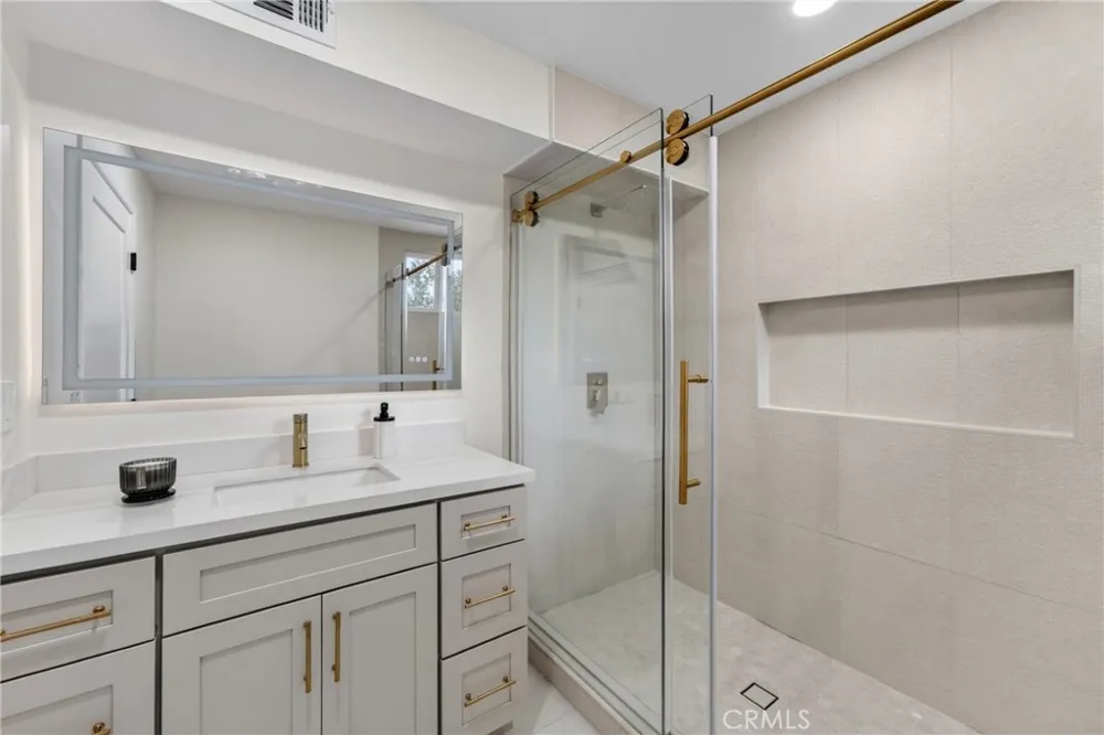 751 Grand Glendora, CA 91741