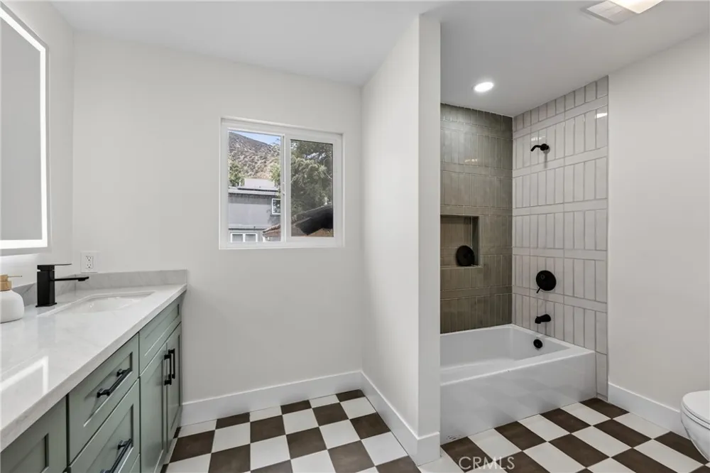 751 Grand Glendora, CA 91741