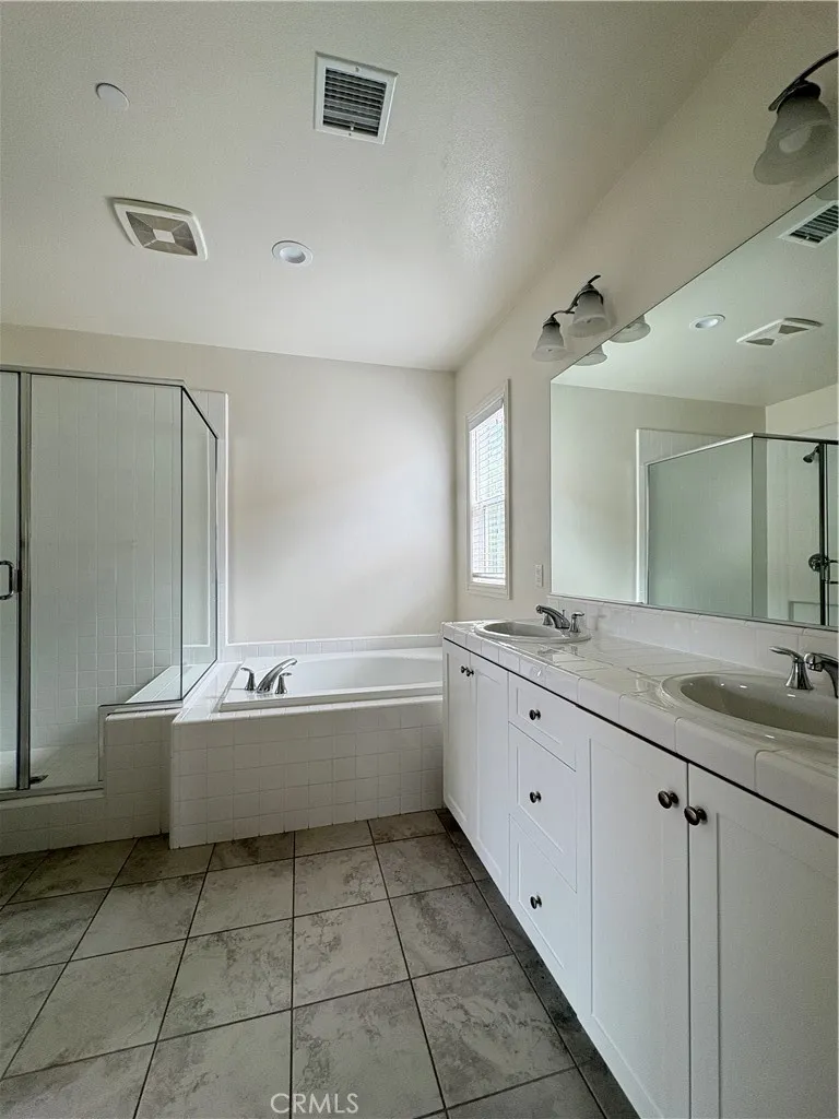 15 Umbria Lake Forest, CA 92630